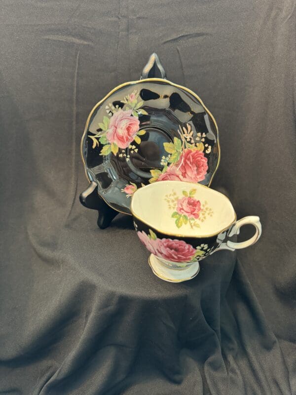 A black and white tea cup sitting on top of a saucer.