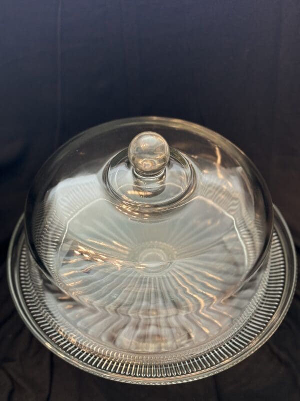 A glass plate with a dome lid on it.