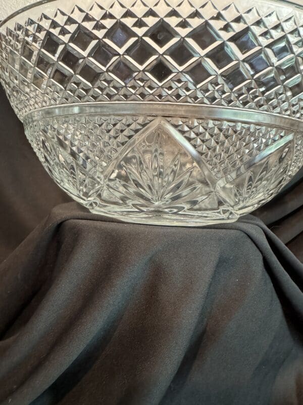 A close up of the top of a glass bowl