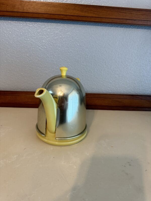 Hall Teapot - Image 4