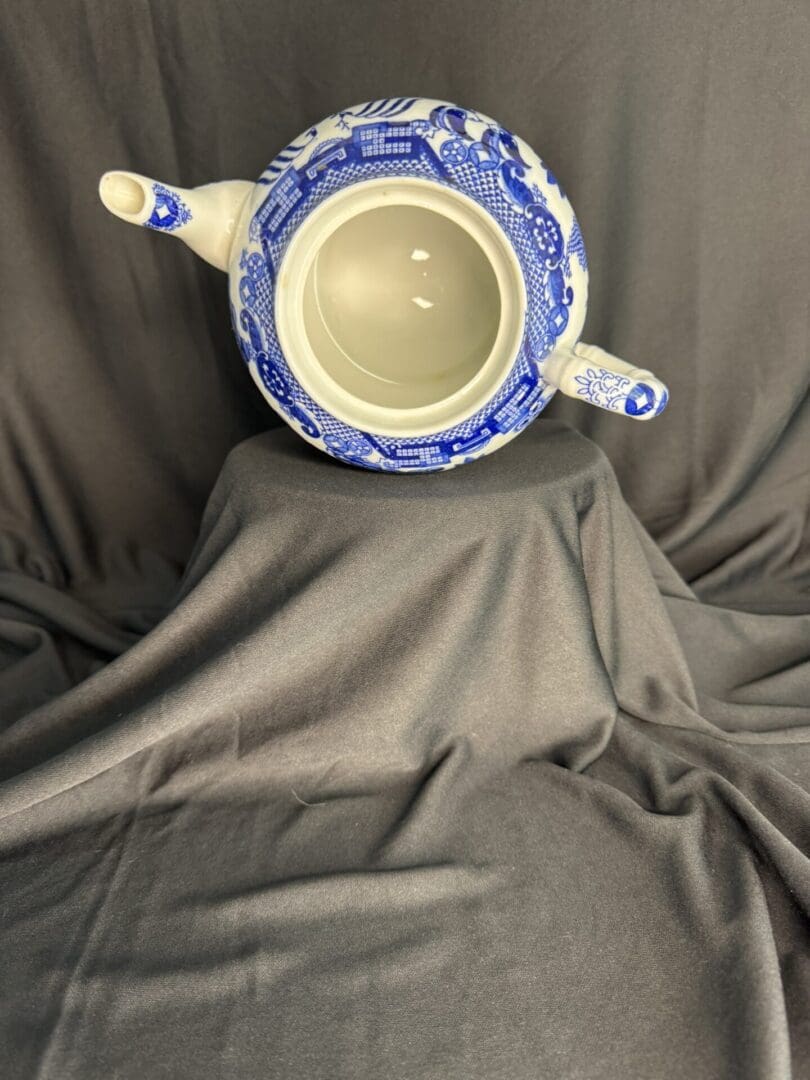 Blue Willow Teapot - Image 3